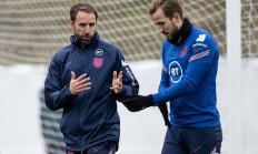 开云体育-EG力克MAD，ShowMaker关键团战开团秒人强强对话四强赛，留下经典瞬间