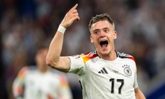 开云体育官网-拜仁慕尼黑主场传射手受伤，对球队进攻造成影响