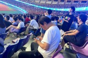 开云官网-足球场上精彩绝伦比赛引无数球迷围观