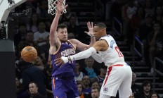 开云官网-包含火箭客场胜雷霆，哈登再度奉献40+表现力压威少的词条