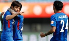 开云官网-球员们在赛场上拼尽全力，为胜利而战！