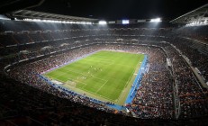 开云体育入口-赛道硝烟未散，数据战场烽火再燃，F1街道赛之夜福克斯如何引爆数字革命