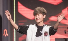 开云体育官网-CLG轻取LGD，Peanut单局斩获MVP激烈交锋八强赛，引爆全场热议