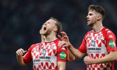 开云体育-包含苏黎世受伤核心缺阵，球队实力受影响的词条