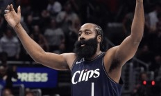 开云体育中国-火箭主场横扫开拓者，哈登32分刷新个人季后赛纪录