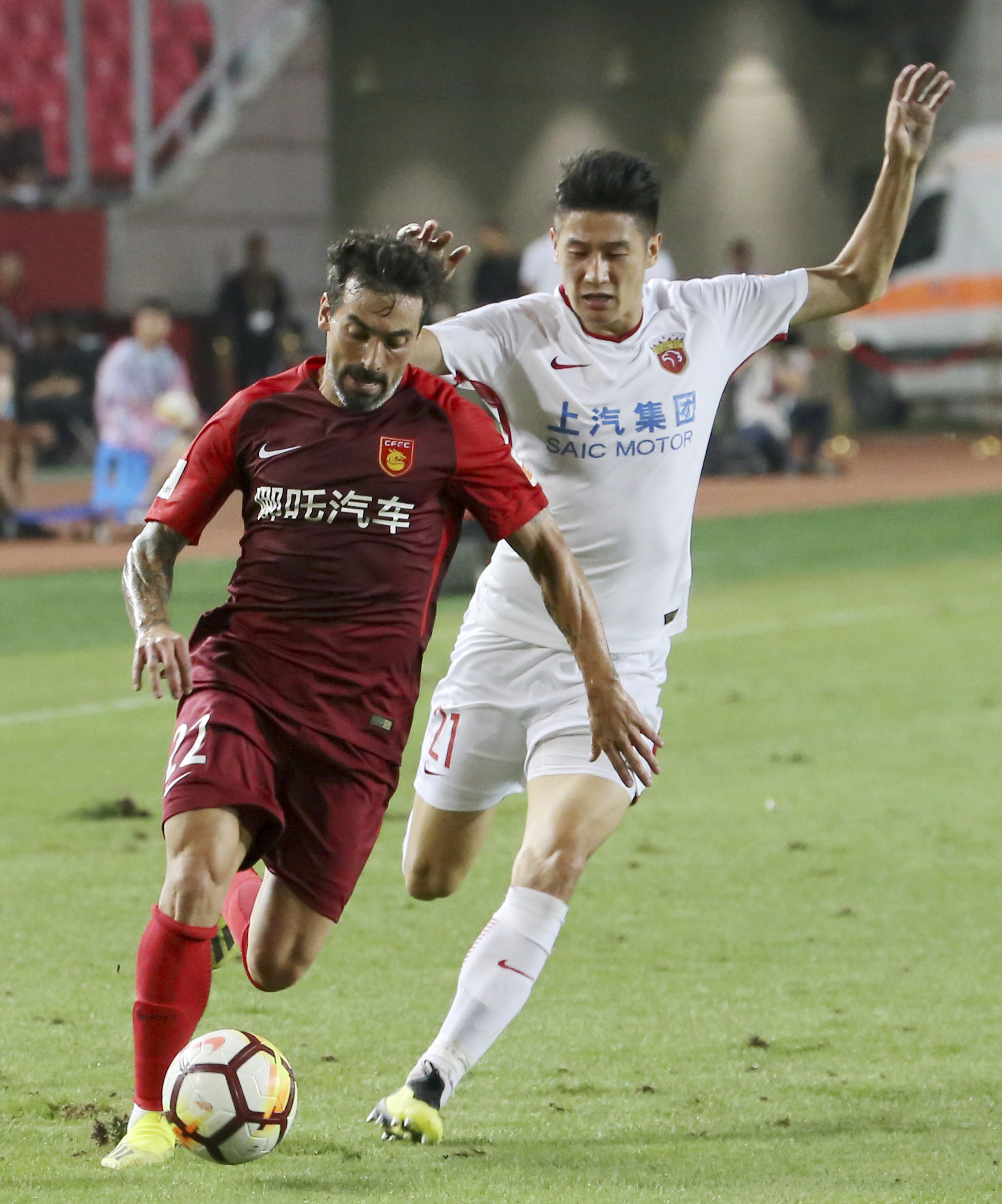 关于河北华夏幸福客场不敌江苏苏宁，积分稍有落后的信息