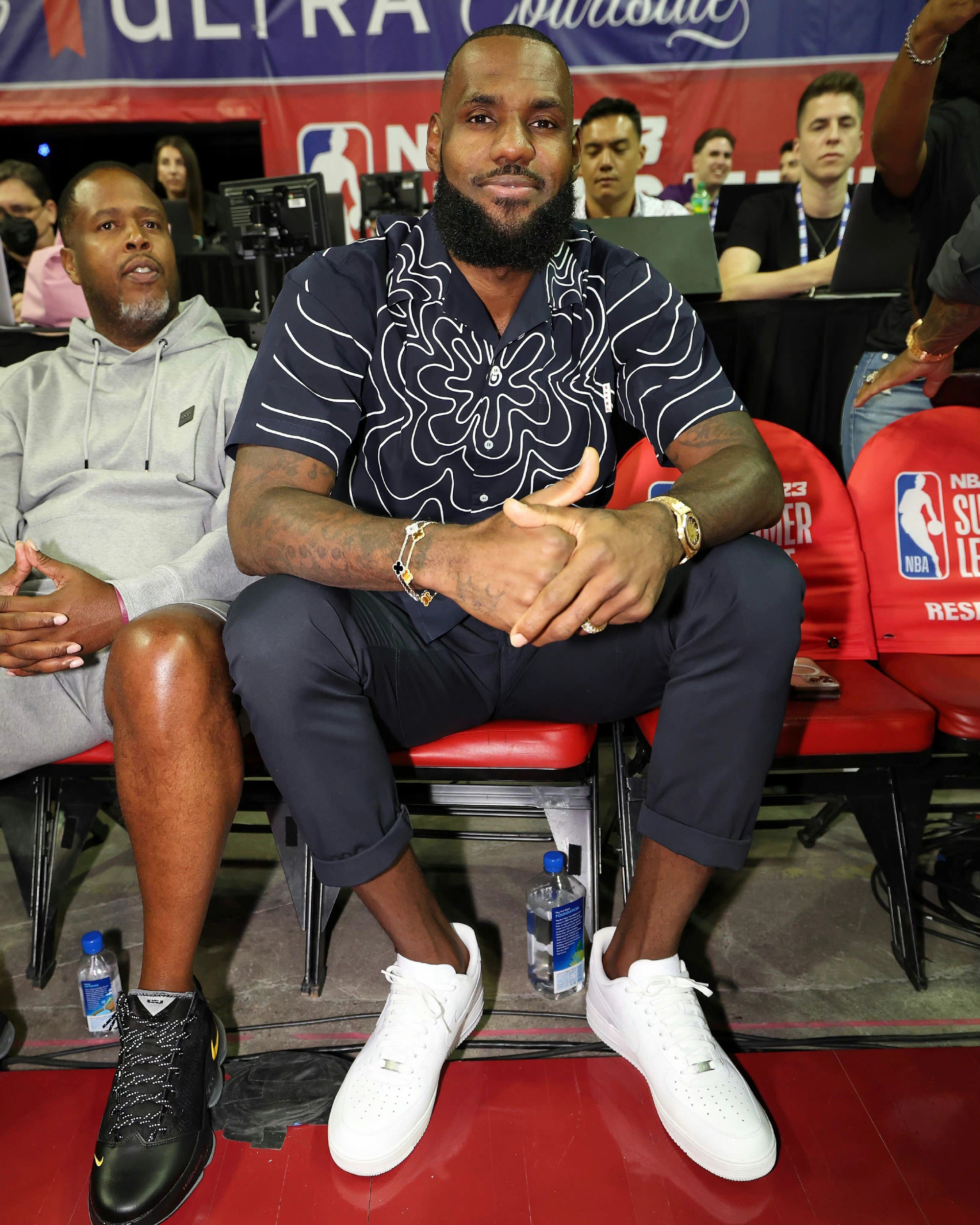 佩林卡主教练带领球队在比赛中大获全胜