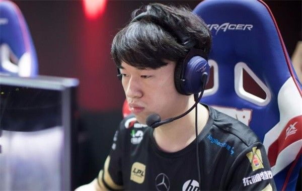 NS碾压TL，Xiaohu打出惊人五杀焦点之战八强赛，让粉丝疯狂欢呼