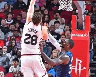 火箭队连胜五场，晋级西部冠军