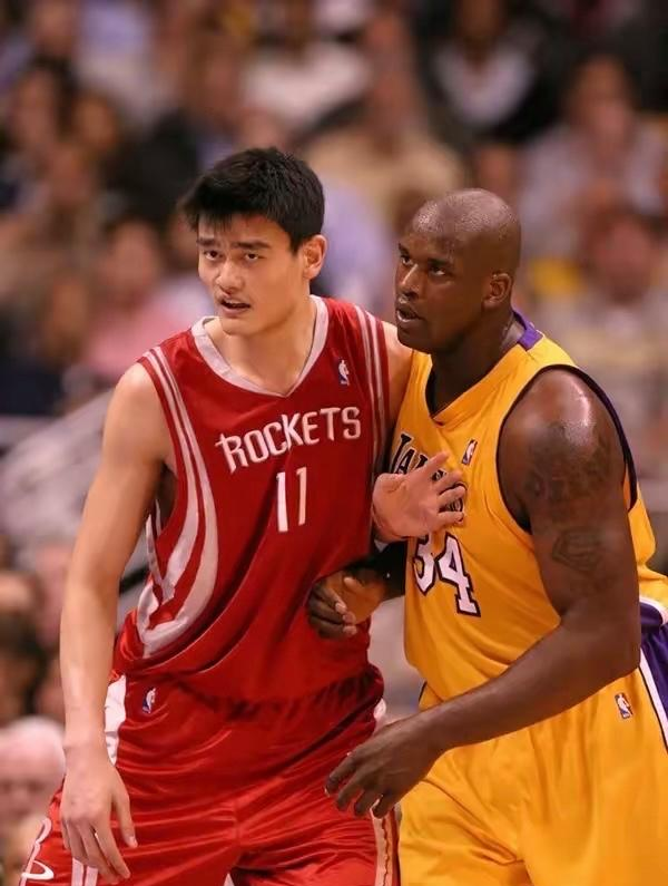 湖人队连续战胜东部强队，稳居西部前列