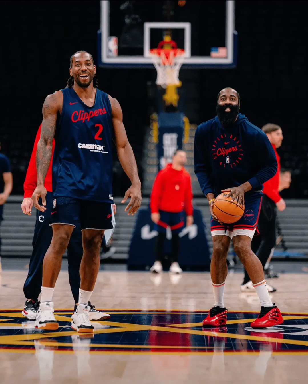 包含快船遭灰熊逆转，伦纳德全场16中仅5得12分的词条