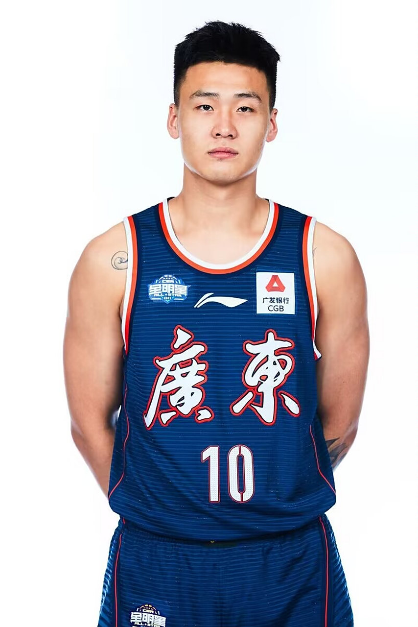 河北队后卫发挥出色，成为全场焦点