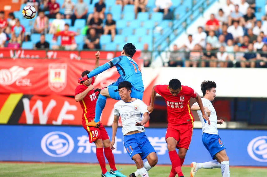 包含深圳鲁能逆转取胜，球迷欢呼连连的词条