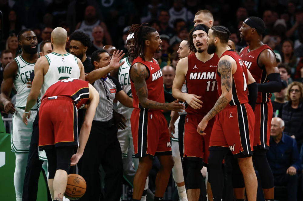 猛龙鏖战爵士,麦科勒姆统治全场的简单介绍 猛龙鏖战爵士,麦科勒姆统治全场的简单介绍