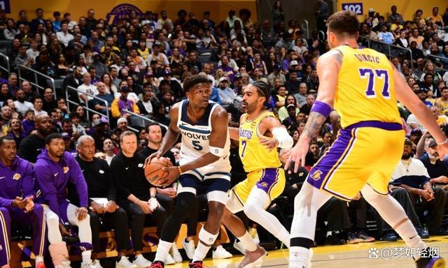 湖人翻盘独行侠,杜兰特带队取胜 湖人翻盘独行侠,杜兰特带队取胜