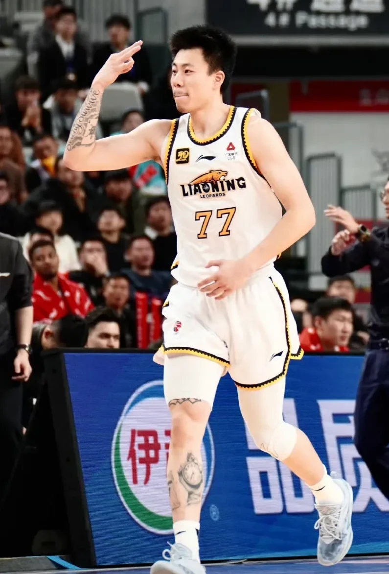 关于深圳队险胜青岛队，张镇麟统治全场的信息