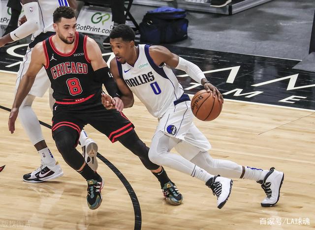 包含独行侠完胜青岛队,拉文高光表现的词条 包含独行侠完胜青岛队,拉文高光表现的词条